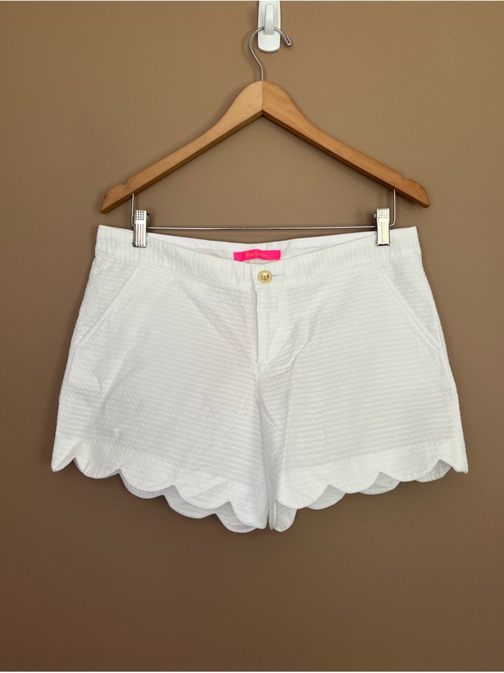 Lilly Pulitzer White Scallop Hem Shorts